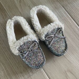 Multicolor Glitter Slippers with White Fur Trim‎
